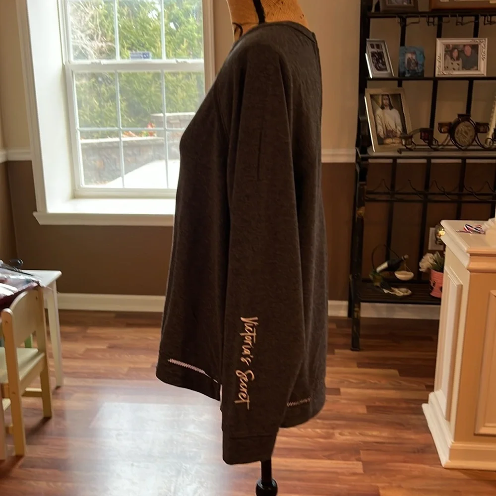 Victoria’s Secret size XL gray sweatshirt with wide open back - Picture 4 of 5